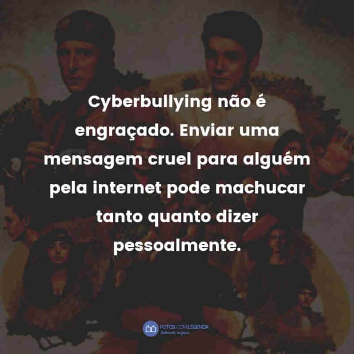 Cyberbullying não é engraçado. Enviar uma mensagem cruel para alguém pela internet pode machucar tanto quanto dizer pessoalmente.