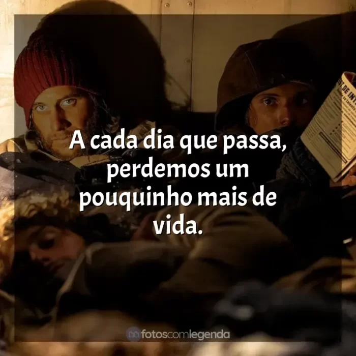 Filme A Sociedade da Neve frases: A cada dia que passa, perdemos um pouquinho mais de vida.